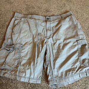 Lee Men's Light Gray Cargo Shorts
